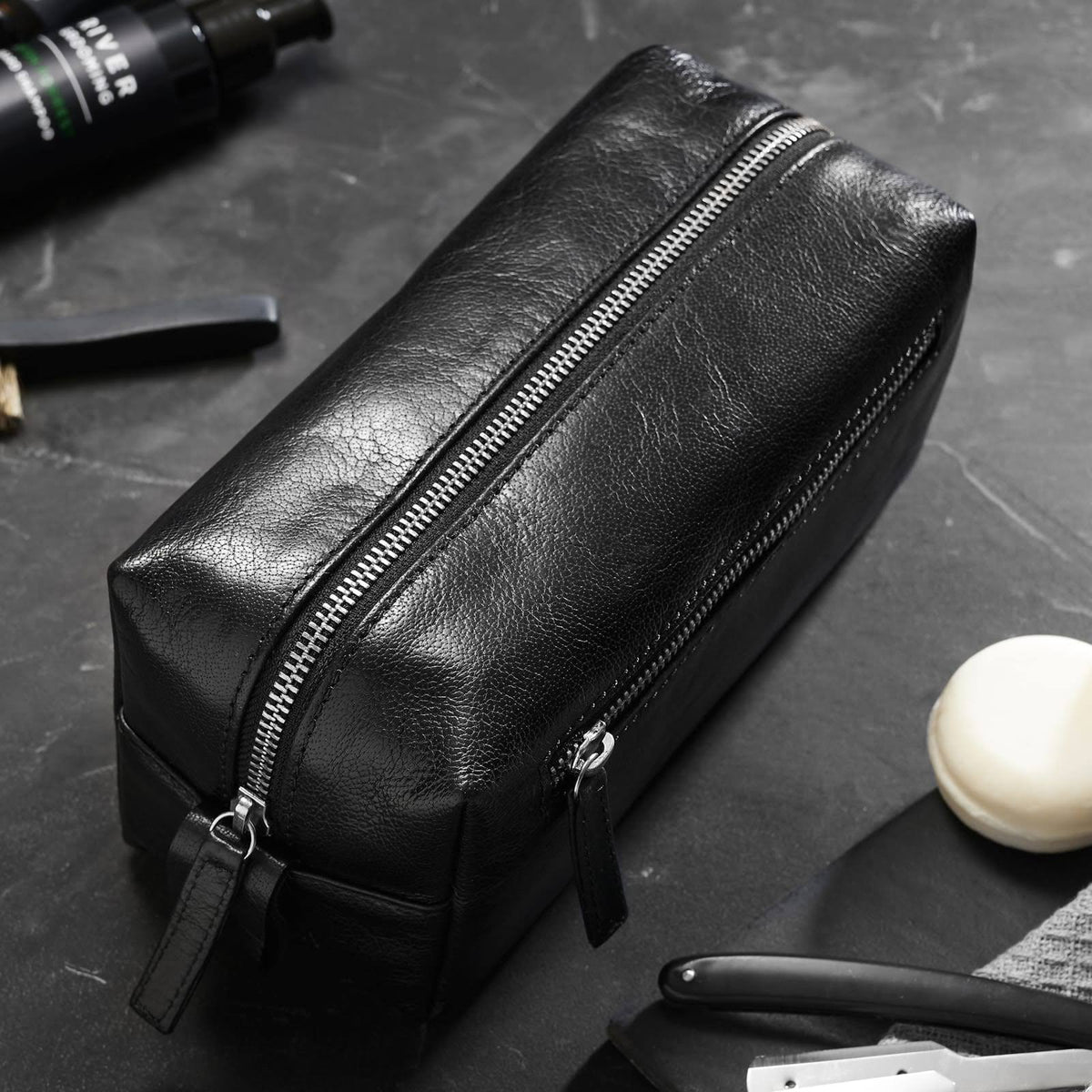 Black Leather Wash Bag J8047