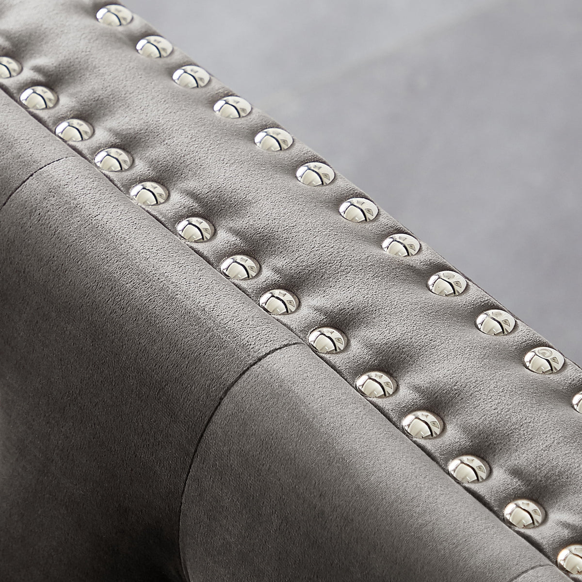 Tufted Velvet Loveseat with 2 Pillows Metal Legs Z61564