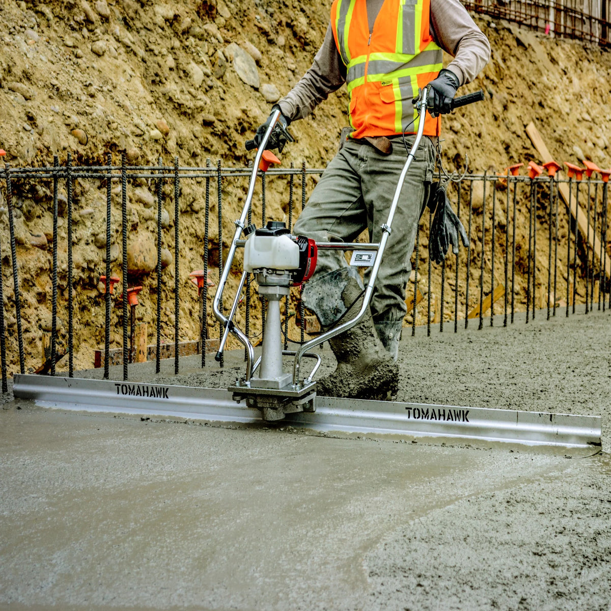 1.8 HP Gas Concrete Power Screed with 14ft Aluminum Magnesium Board I253155
