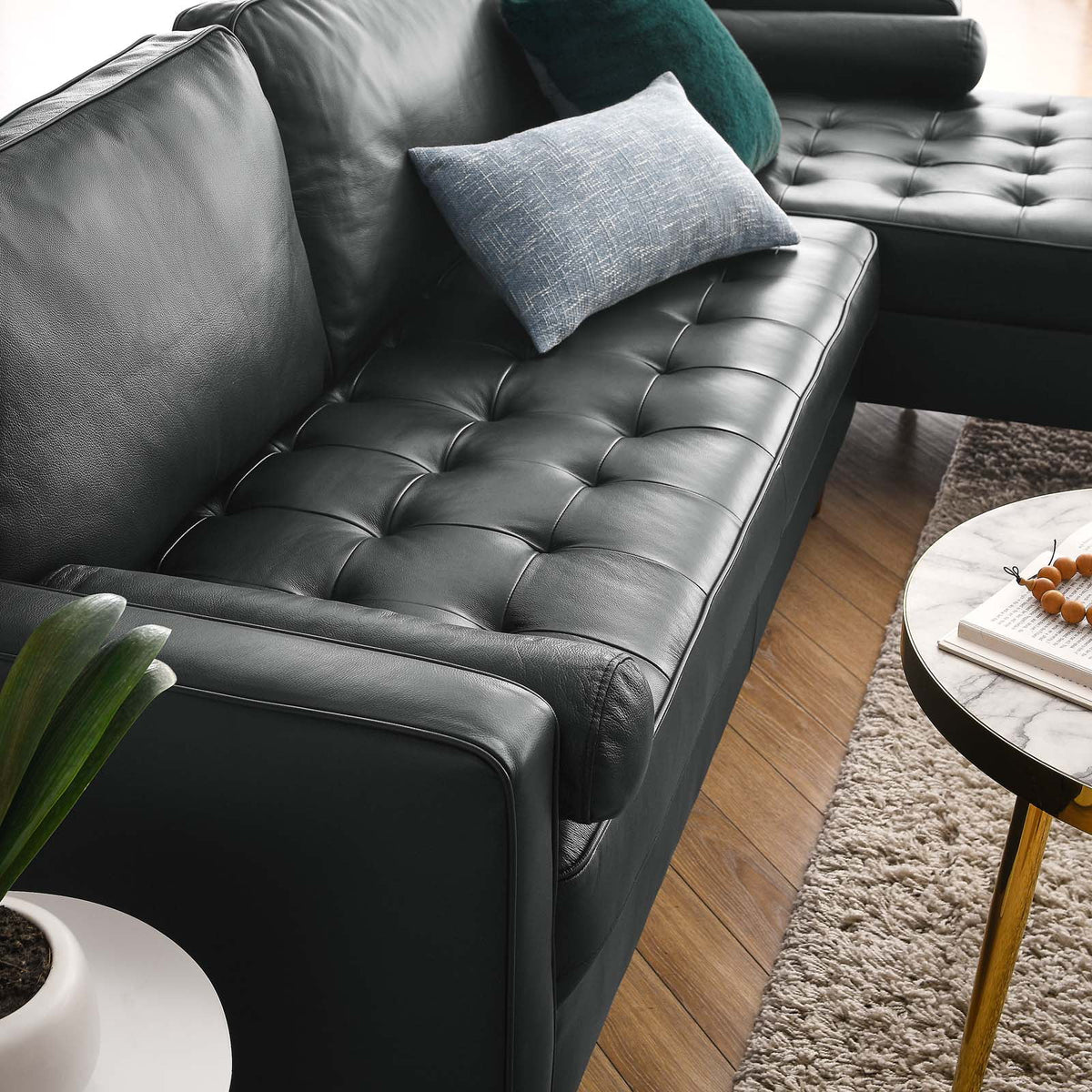 Black Leather Sectional Sofa H118