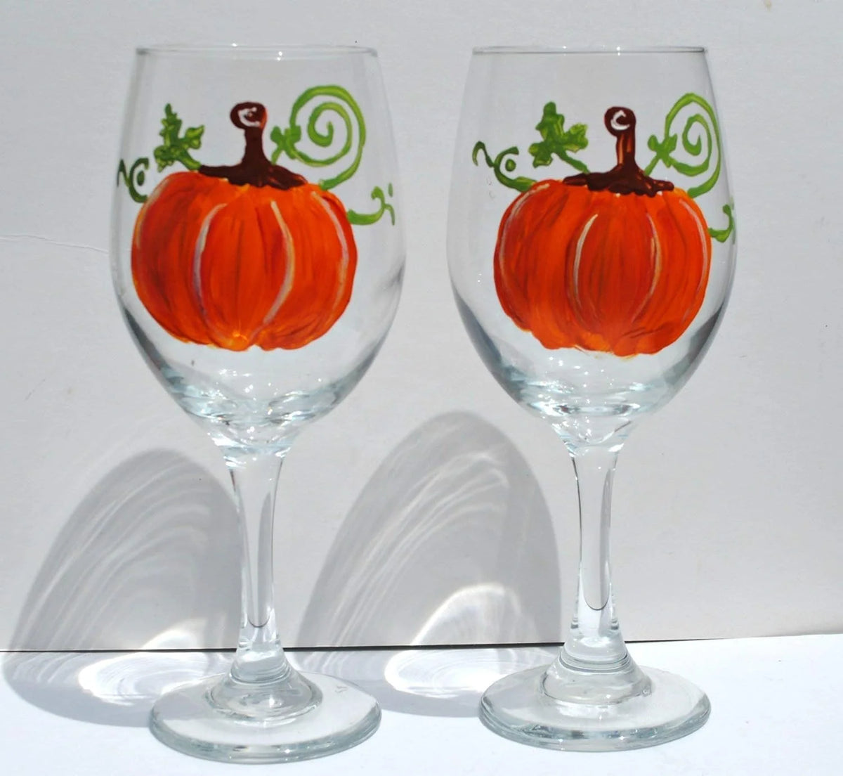 2 Hand Painted Stemmed Wine Glasses Set F663515