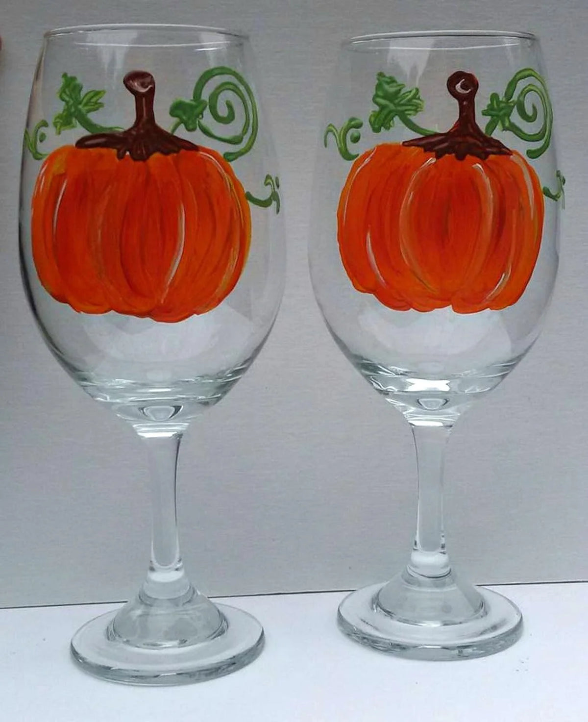 2 Hand Painted Stemmed Wine Glasses Set F663515