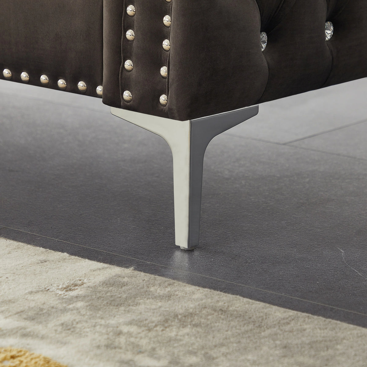 Tufted Velvet Loveseat with 2 Pillows Metal Legs Z61564