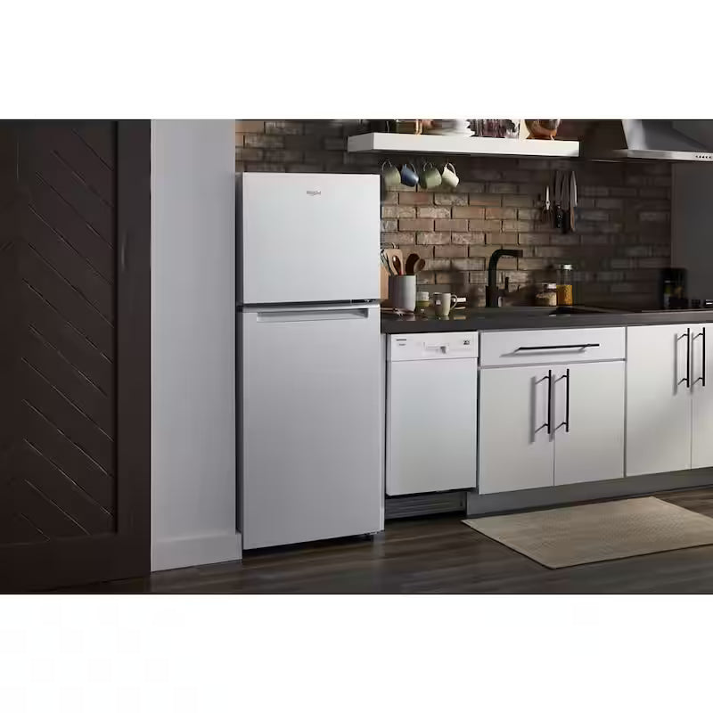 Top Freezer Refrigerator in White W37033